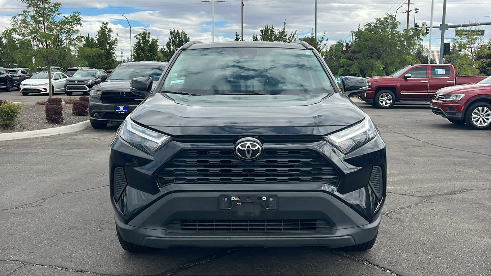 2022 Toyota RAV4 XLE photo 2