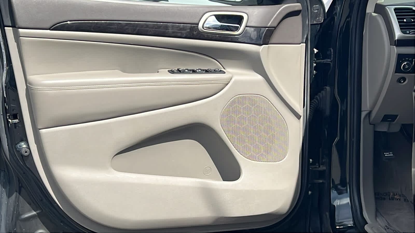 Thumbnail: 2012 Jeep Grand Cherokee - 22