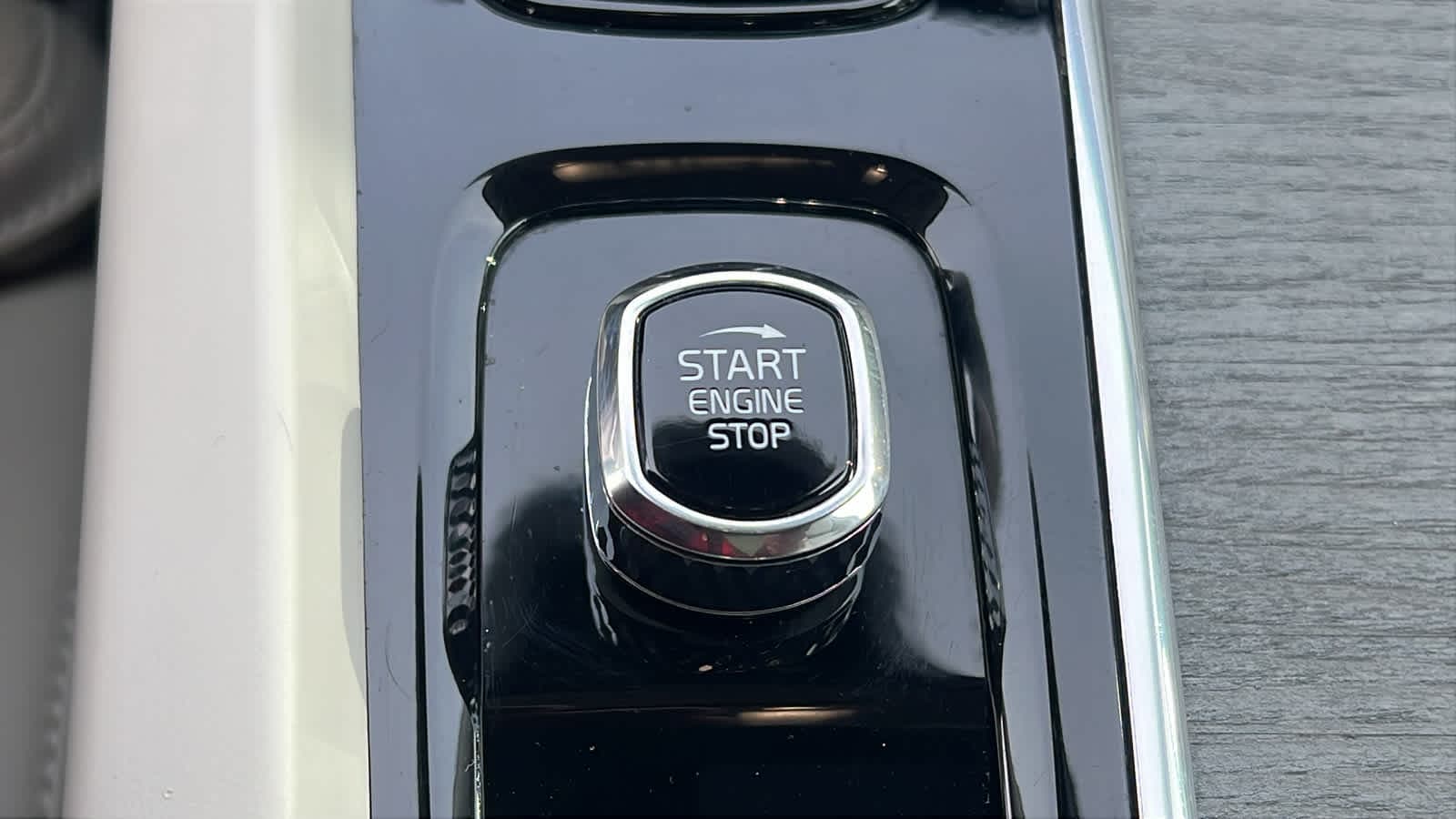 Thumbnail: 2023 Volvo XC60 - 17