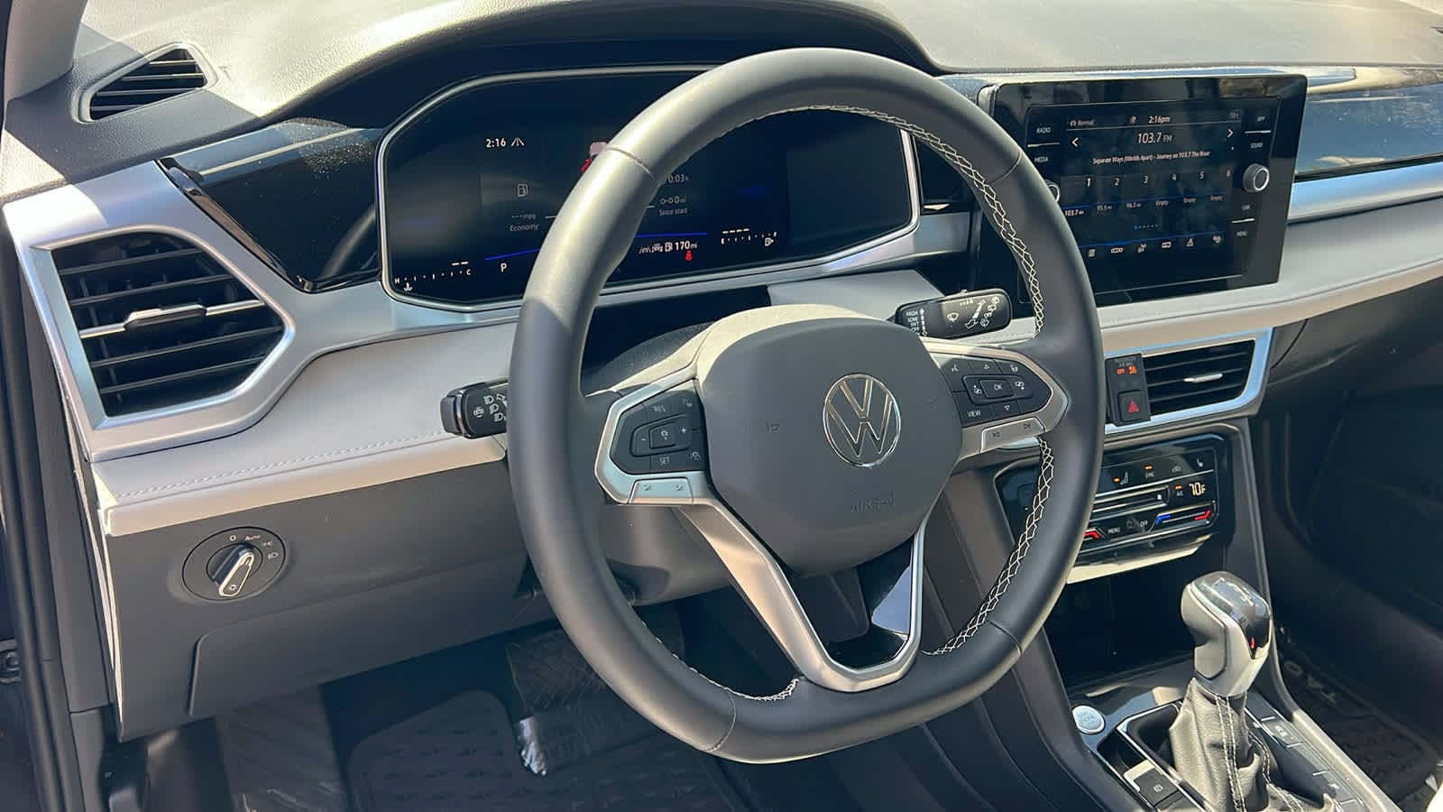 Thumbnail: 2025 Volkswagen Taos - 10