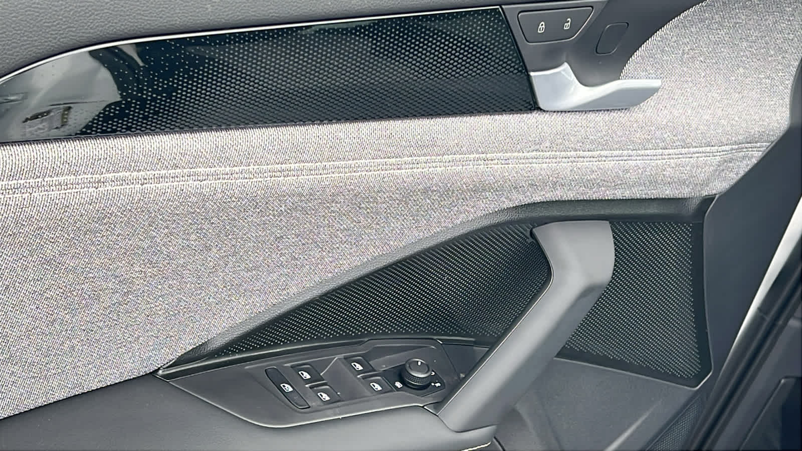 Thumbnail: 2025 Volkswagen Tiguan - 22