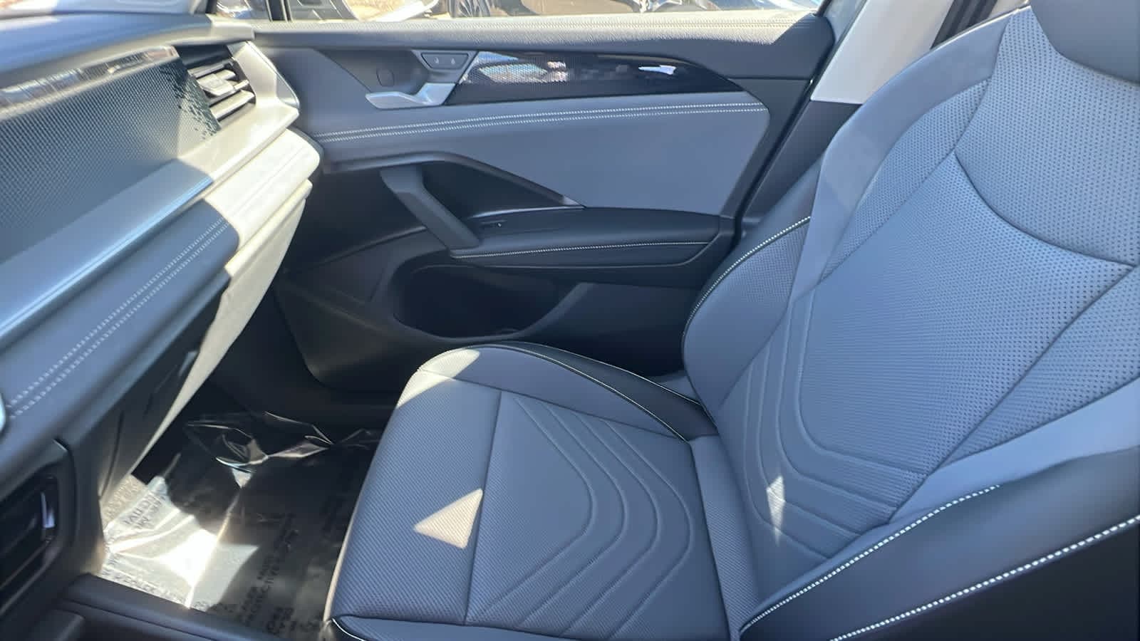 Thumbnail: 2026 Volkswagen Tiguan - 12