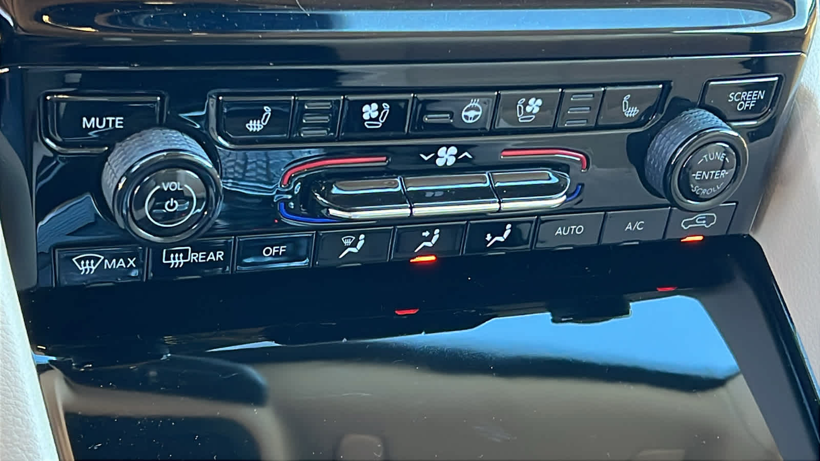 Thumbnail: 2022 Jeep Grand Cherokee - 14