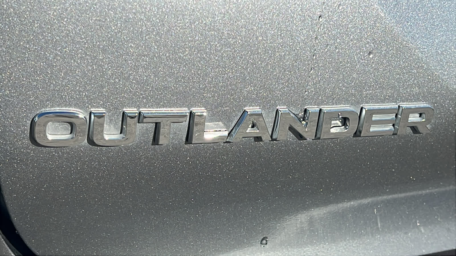 Thumbnail: 2023 Mitsubishi Outlander - 28