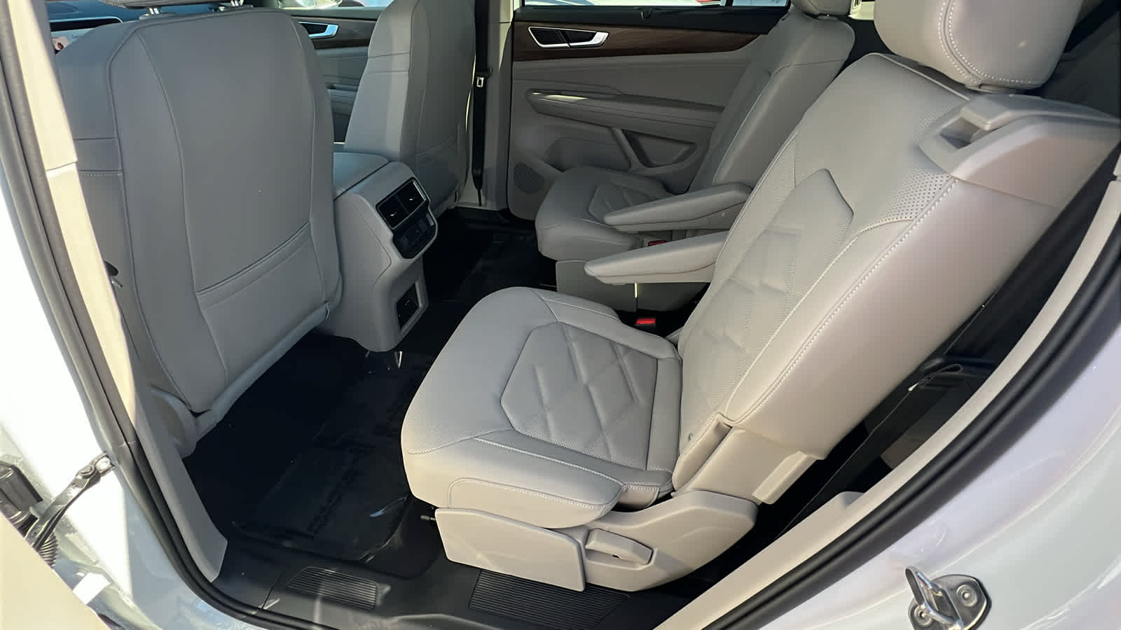 Thumbnail: 2026 Volkswagen Atlas - 24