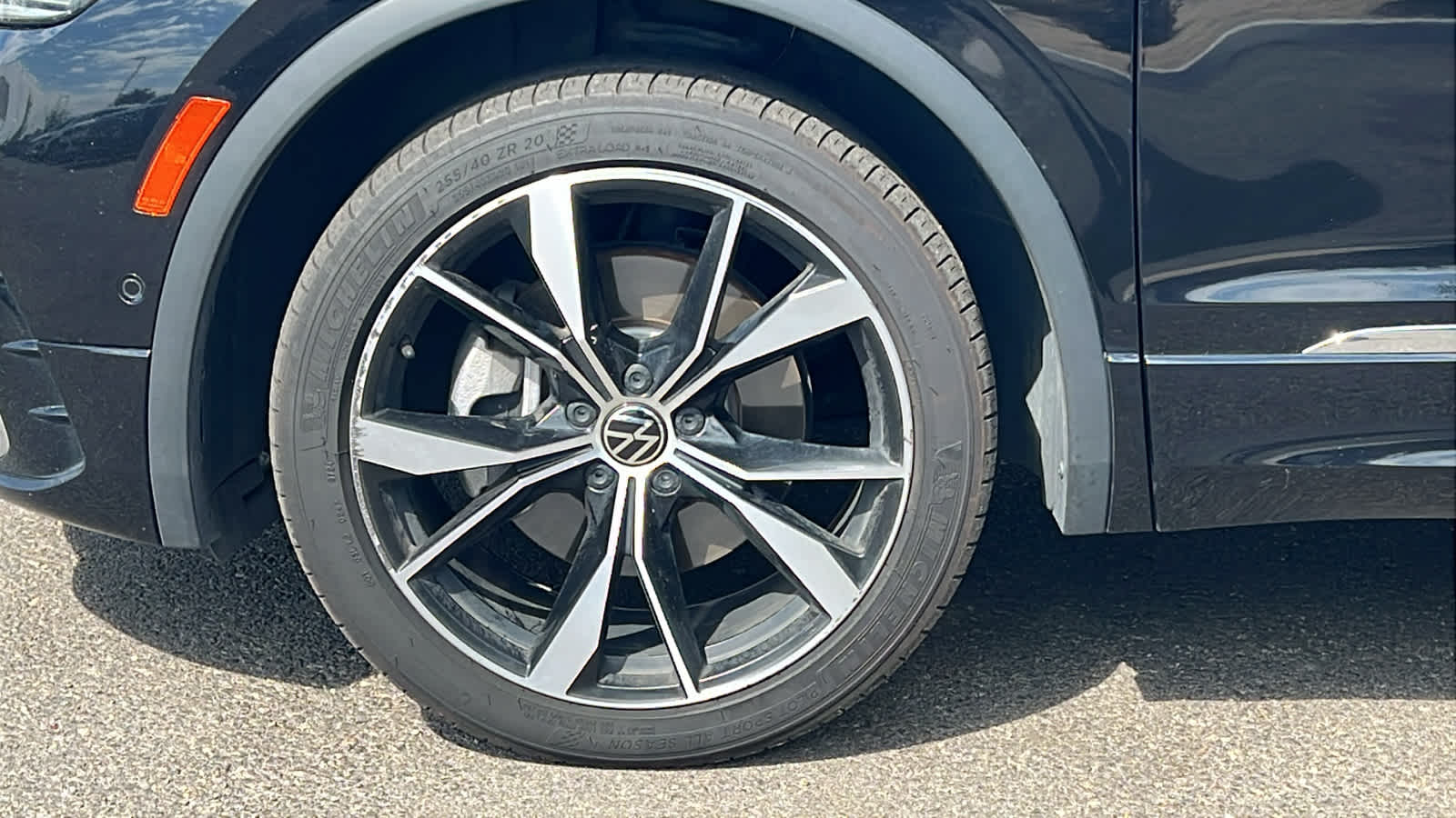 Thumbnail: 2022 Volkswagen Tiguan - 9