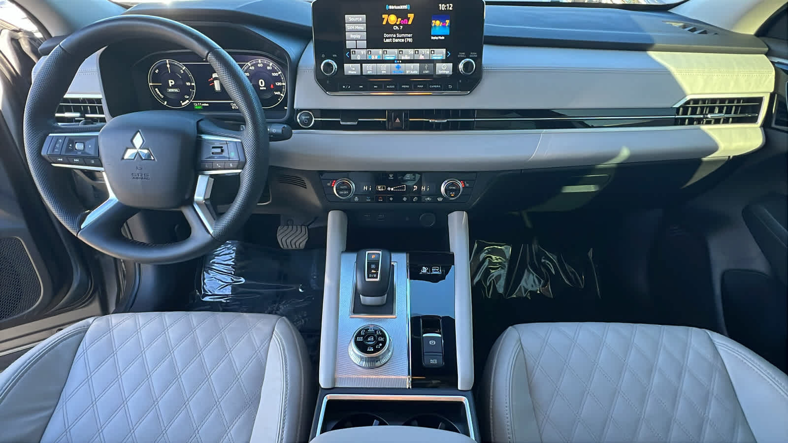 Thumbnail: 2023 Mitsubishi Outlander - 26