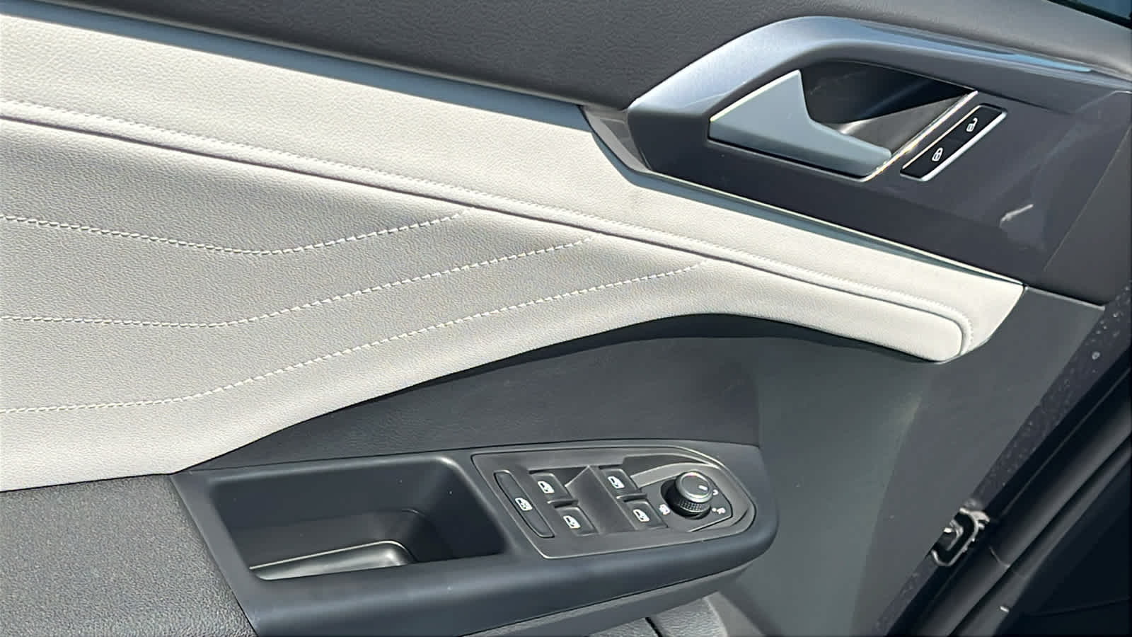 Thumbnail: 2025 Volkswagen Taos - 22