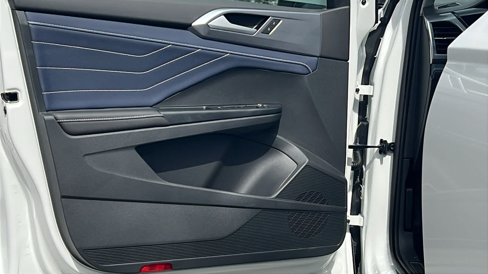 Thumbnail: 2025 Volkswagen Taos - 23