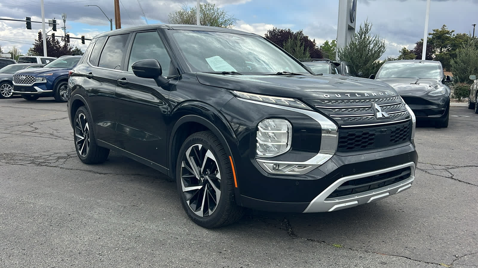 Thumbnail: 2024 Mitsubishi Outlander - 3