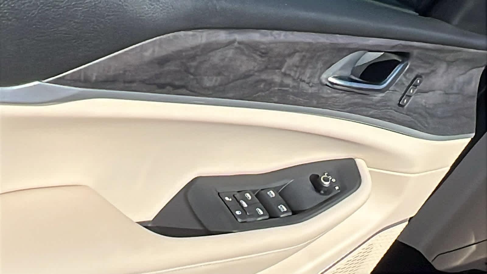 Thumbnail: 2022 Jeep Grand Cherokee - 22