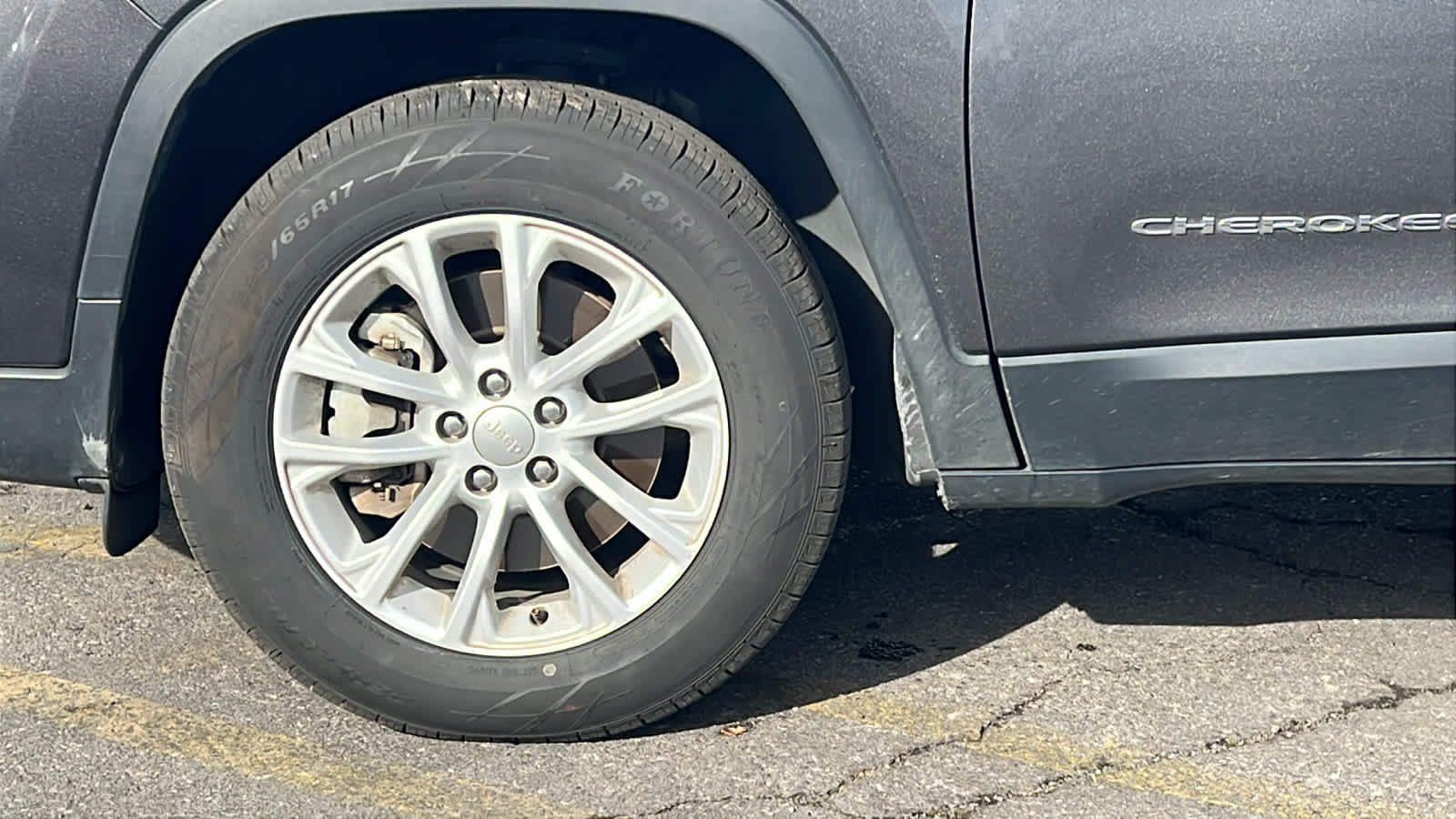 Thumbnail: 2022 Jeep Cherokee - 9