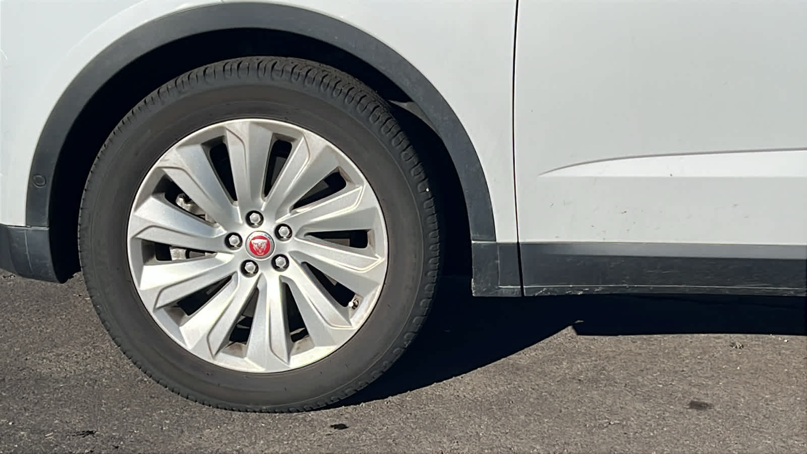 Thumbnail: 2018 Jaguar E-Pace - 9