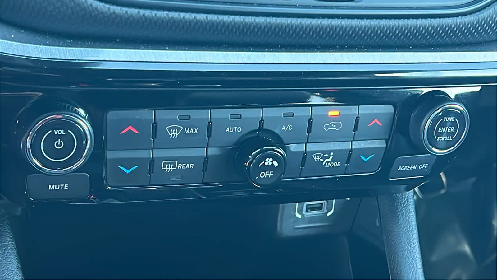 Thumbnail: 2023 Jeep Compass - 14