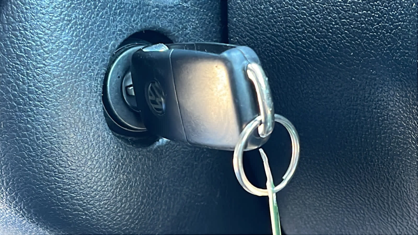 Thumbnail: 2013 Volkswagen Tiguan - 16