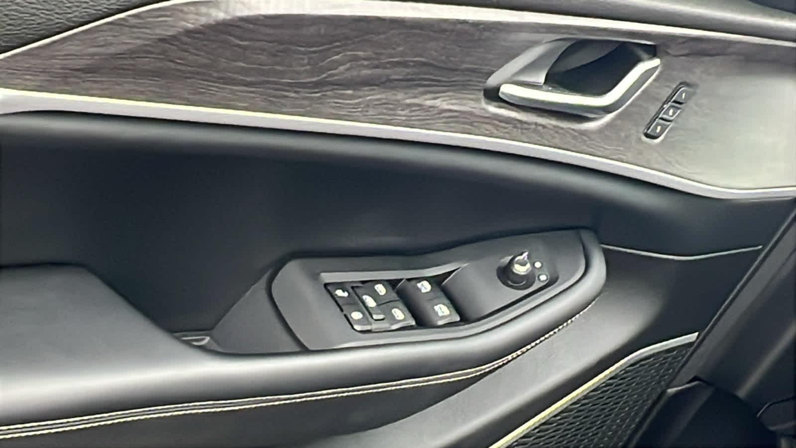 Thumbnail: 2022 Jeep Grand Cherokee - 22