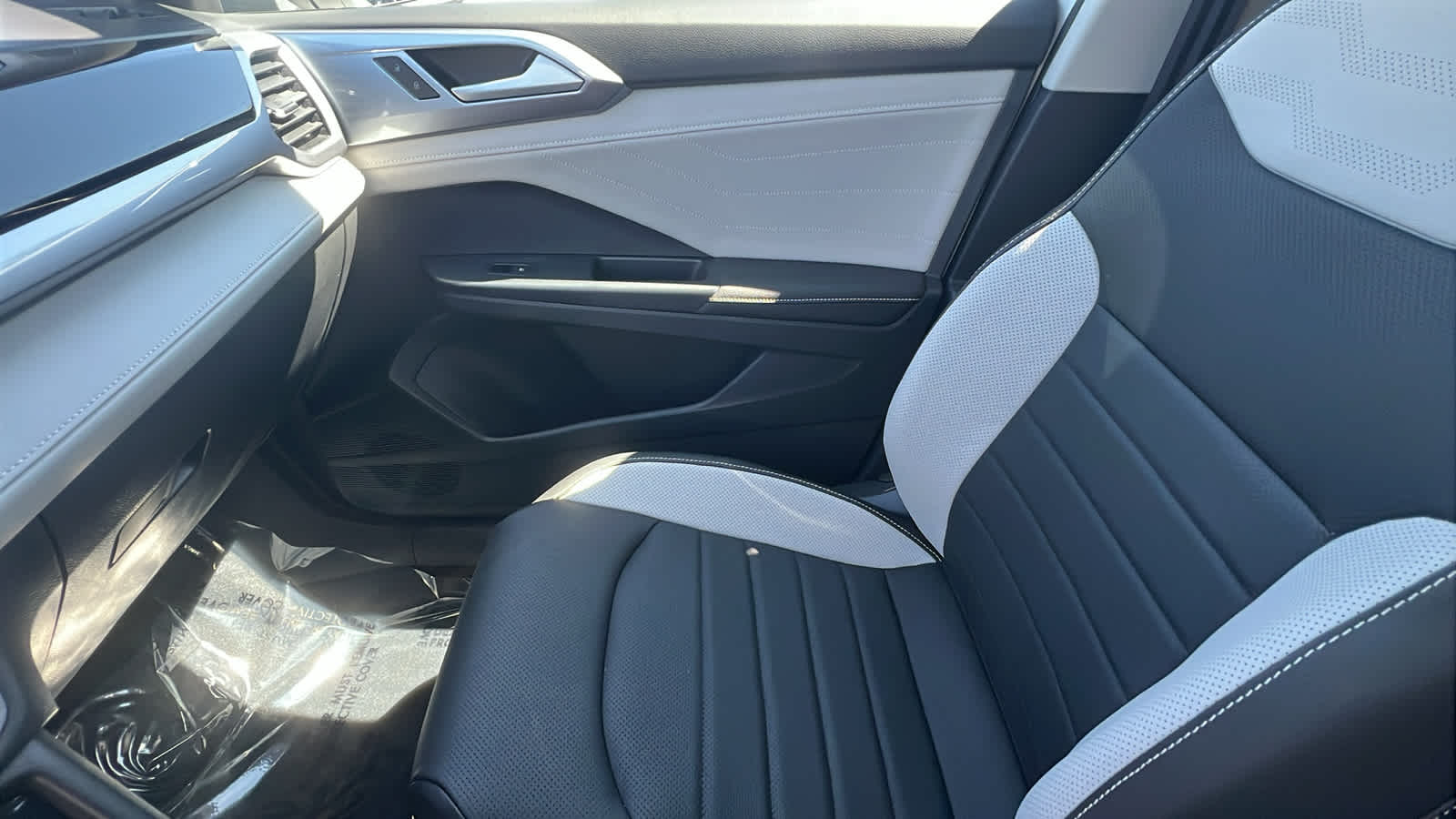 Thumbnail: 2025 Volkswagen Taos - 12