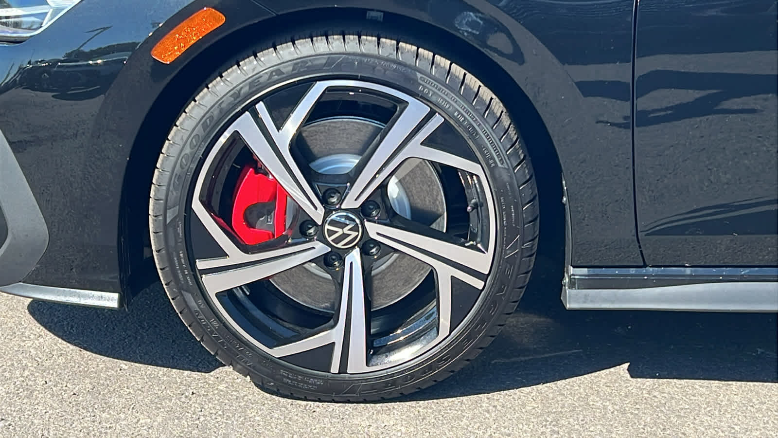 Thumbnail: 2025 Volkswagen Golf - 9