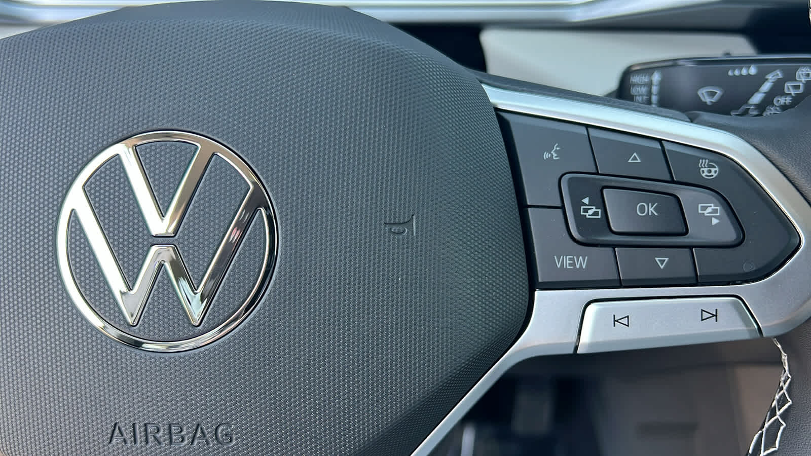 Thumbnail: 2025 Volkswagen Taos - 20