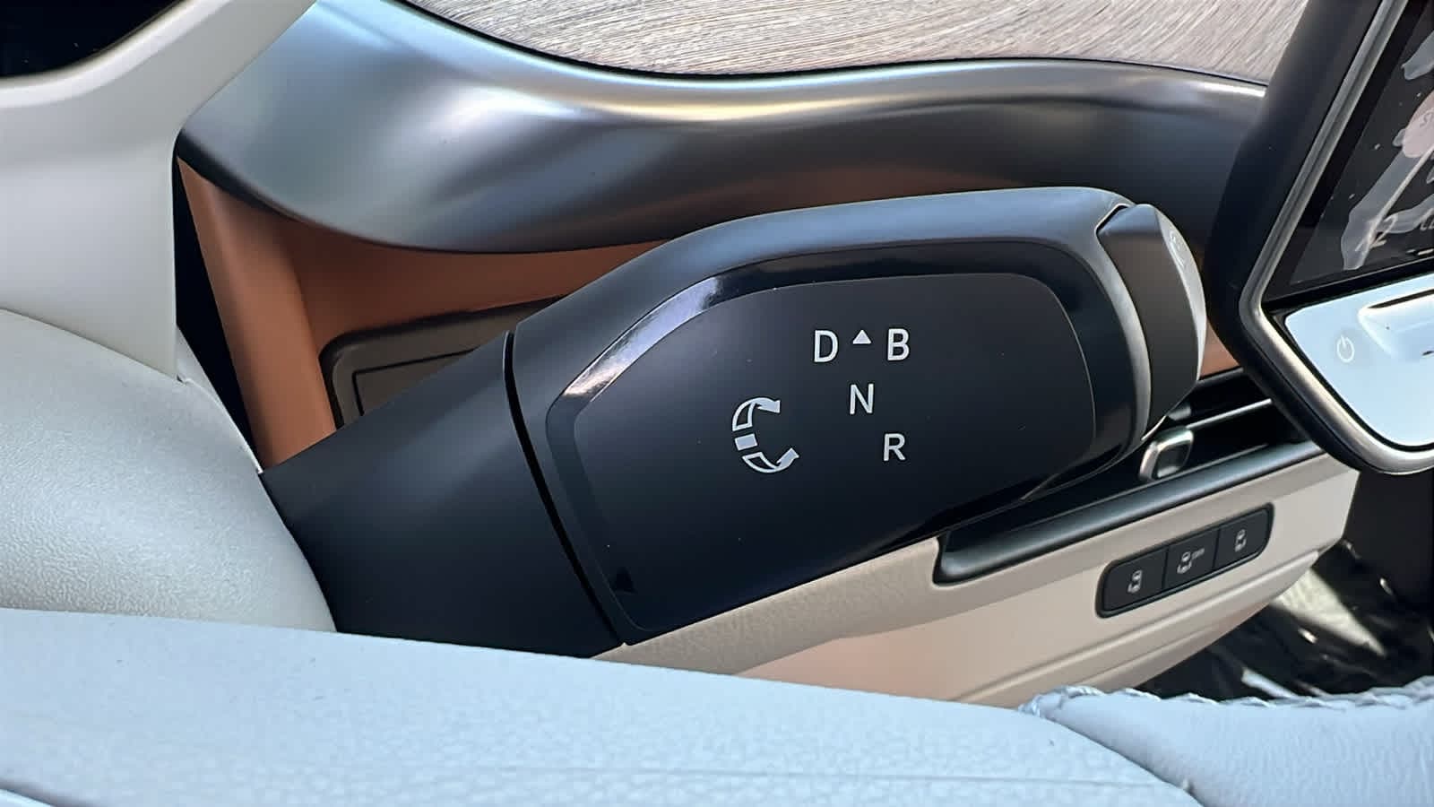Thumbnail: 2025 Volkswagen ID.Buzz - 13