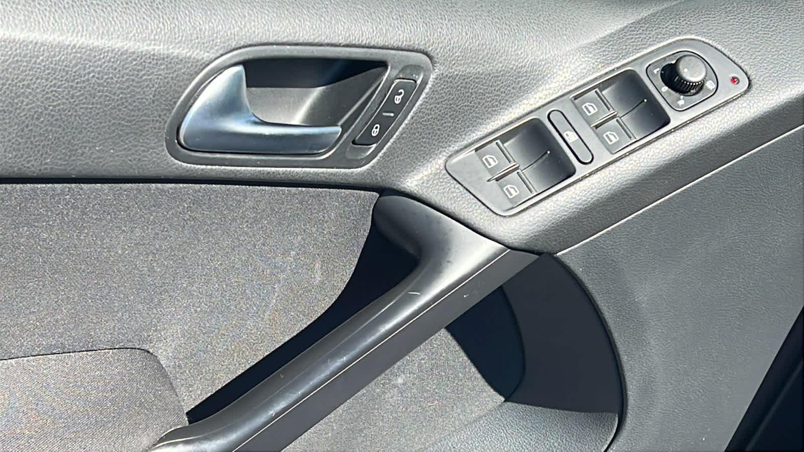 Thumbnail: 2013 Volkswagen Tiguan - 21