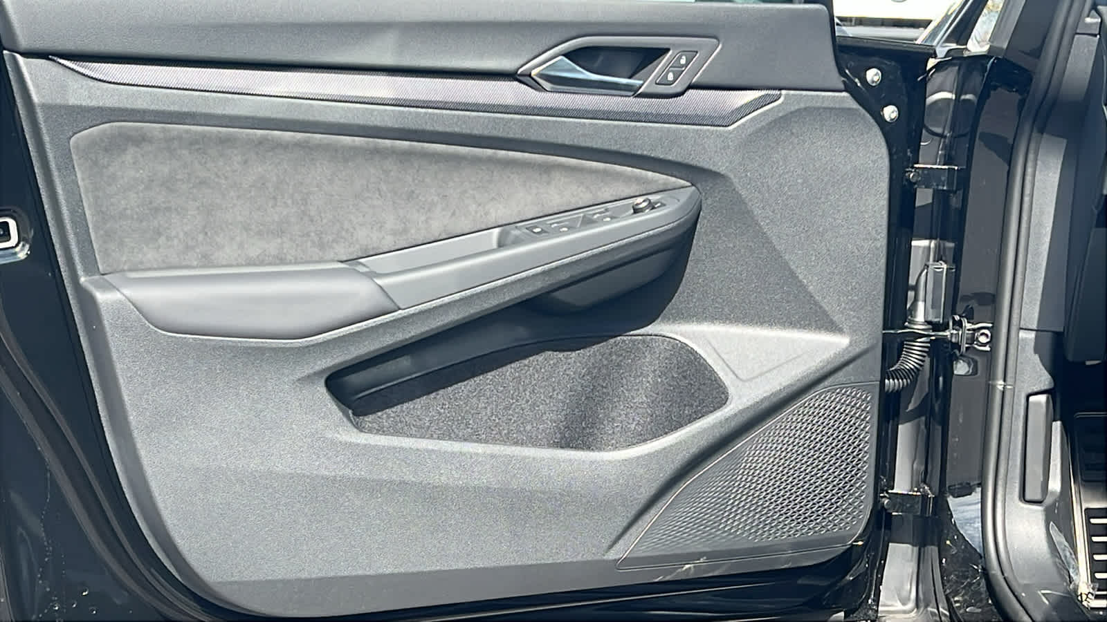 Thumbnail: 2025 Volkswagen Golf - 23