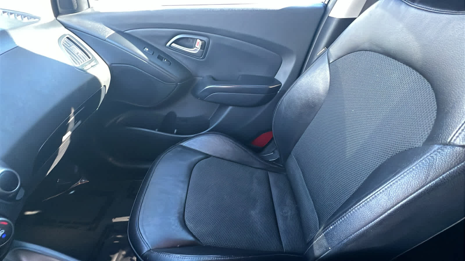 Thumbnail: 2015 Hyundai Tucson - 12