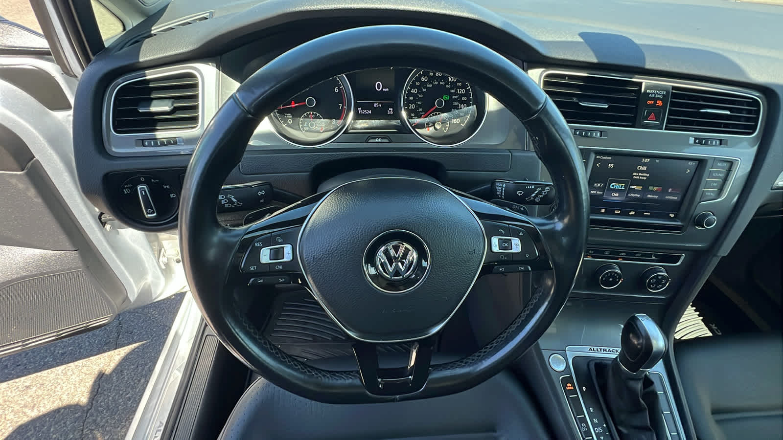 Thumbnail: 2017 Volkswagen Golf - 18