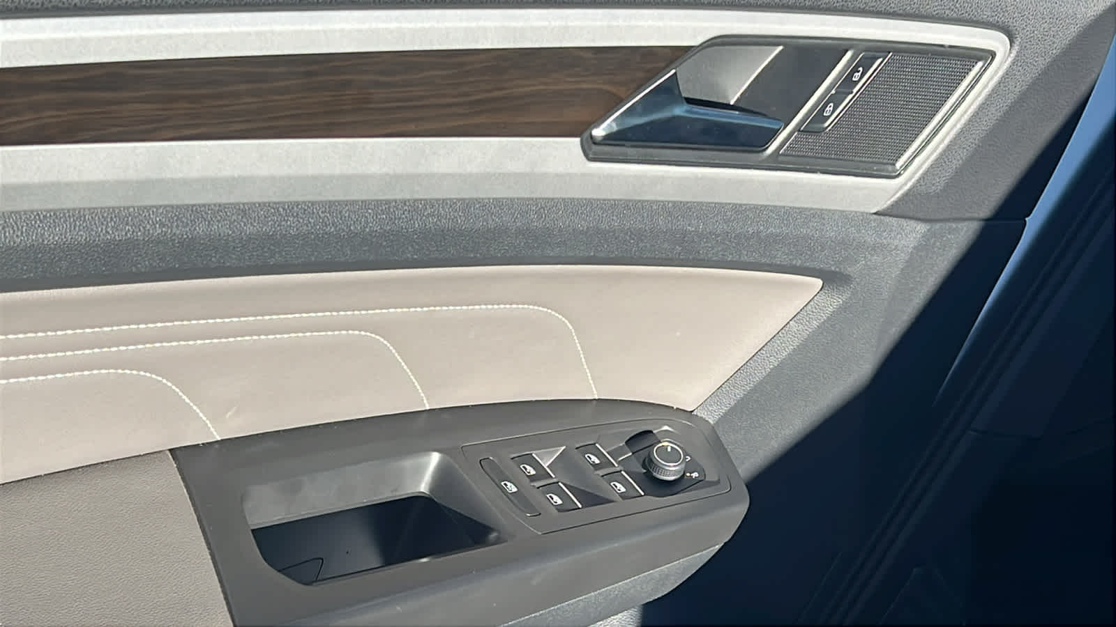 Thumbnail: 2022 Volkswagen Atlas - 22