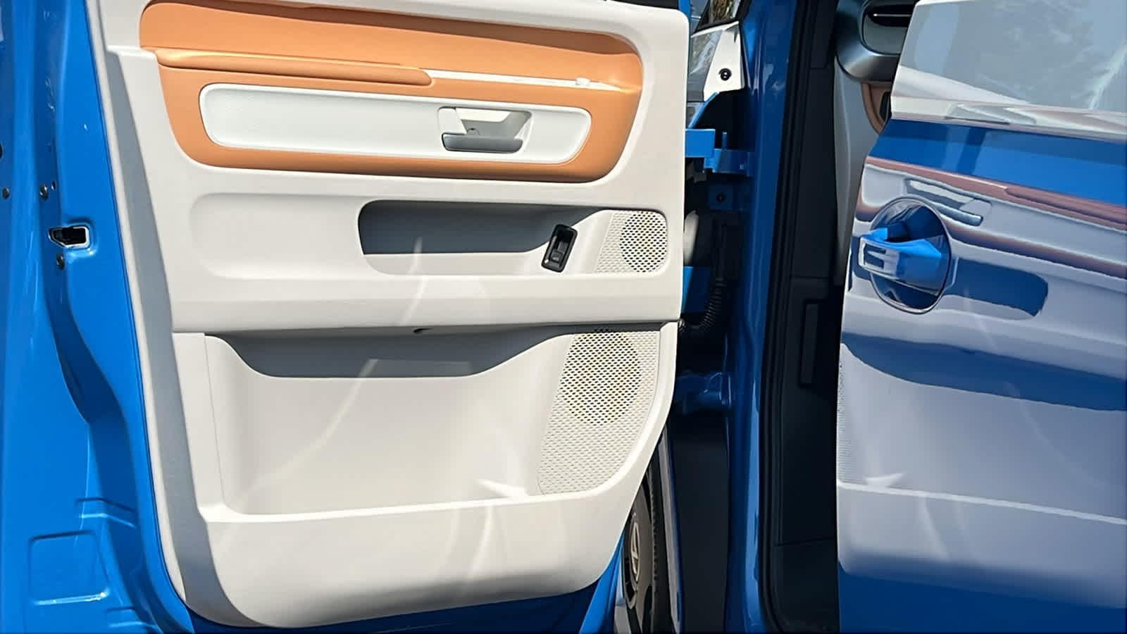 Thumbnail: 2025 Volkswagen ID.Buzz - 23