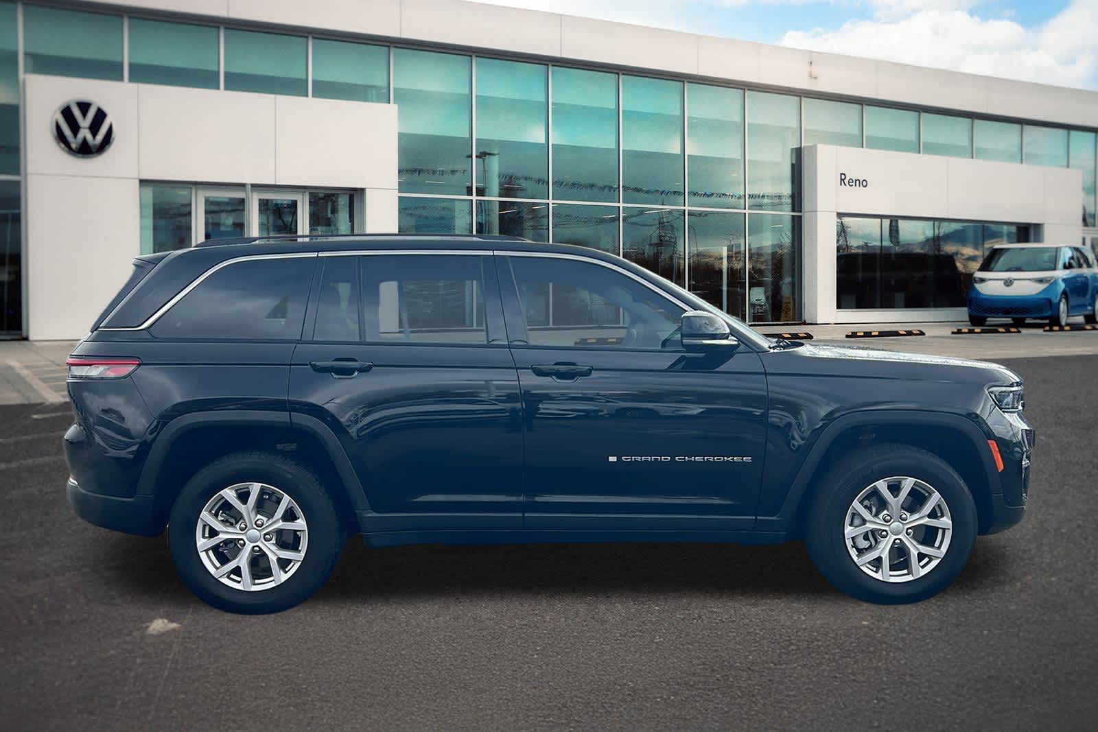 Thumbnail: 2022 Jeep Grand Cherokee - 4