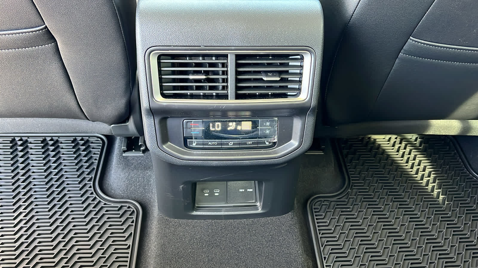 Thumbnail: 2026 Volkswagen Atlas - 25