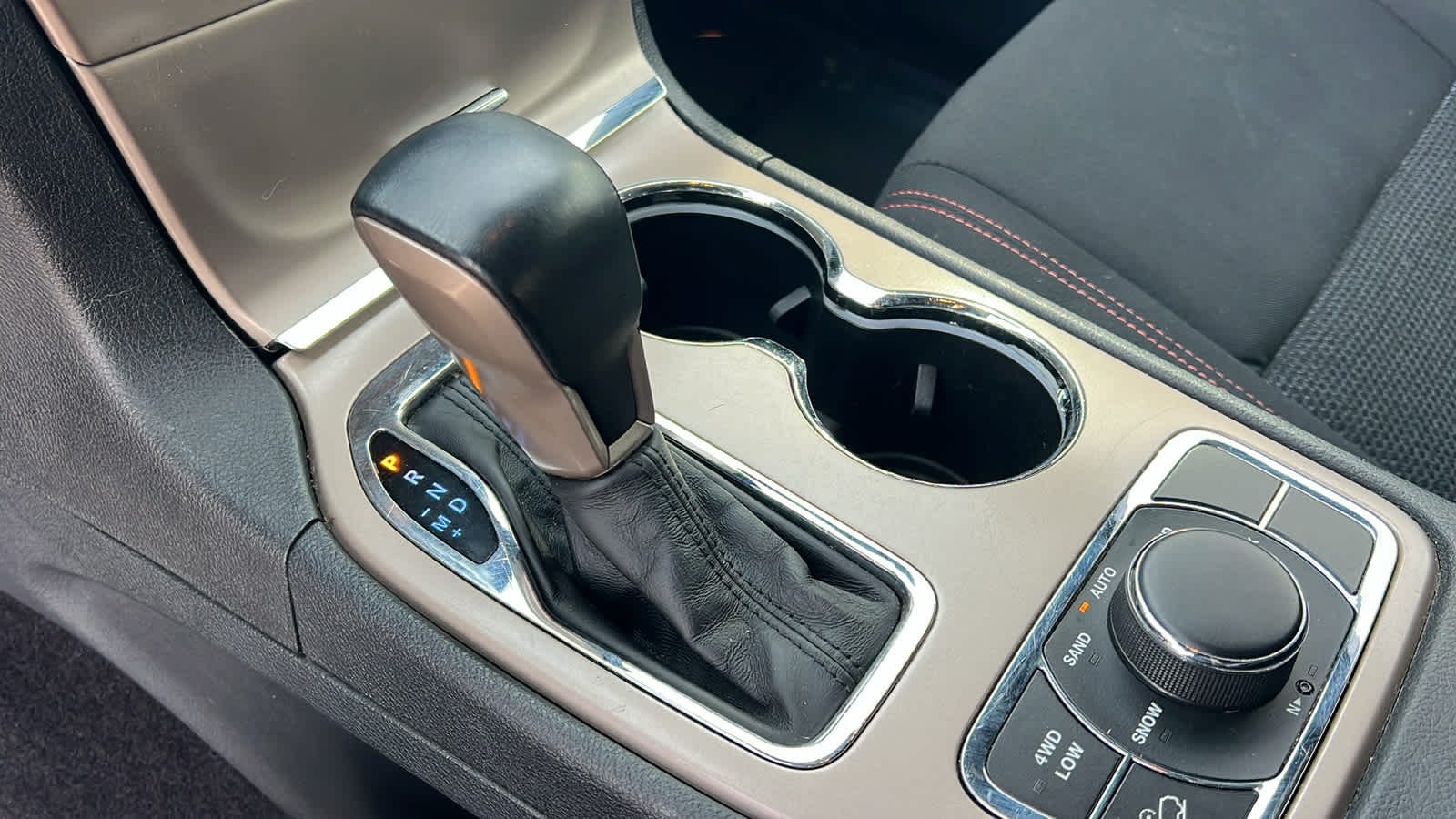 Thumbnail: 2017 Jeep Grand Cherokee - 13