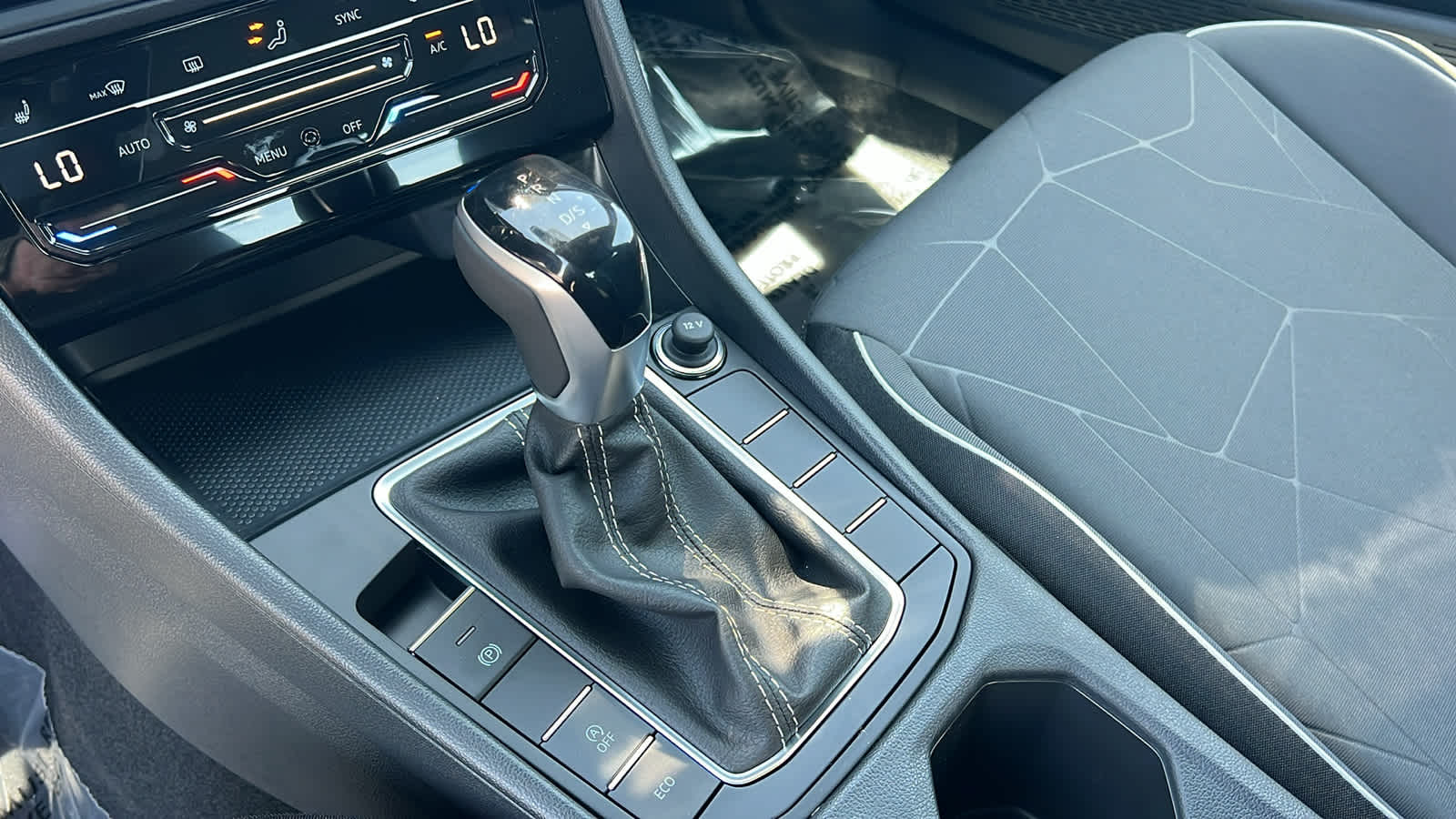 Thumbnail: 2025 Volkswagen Jetta - 13