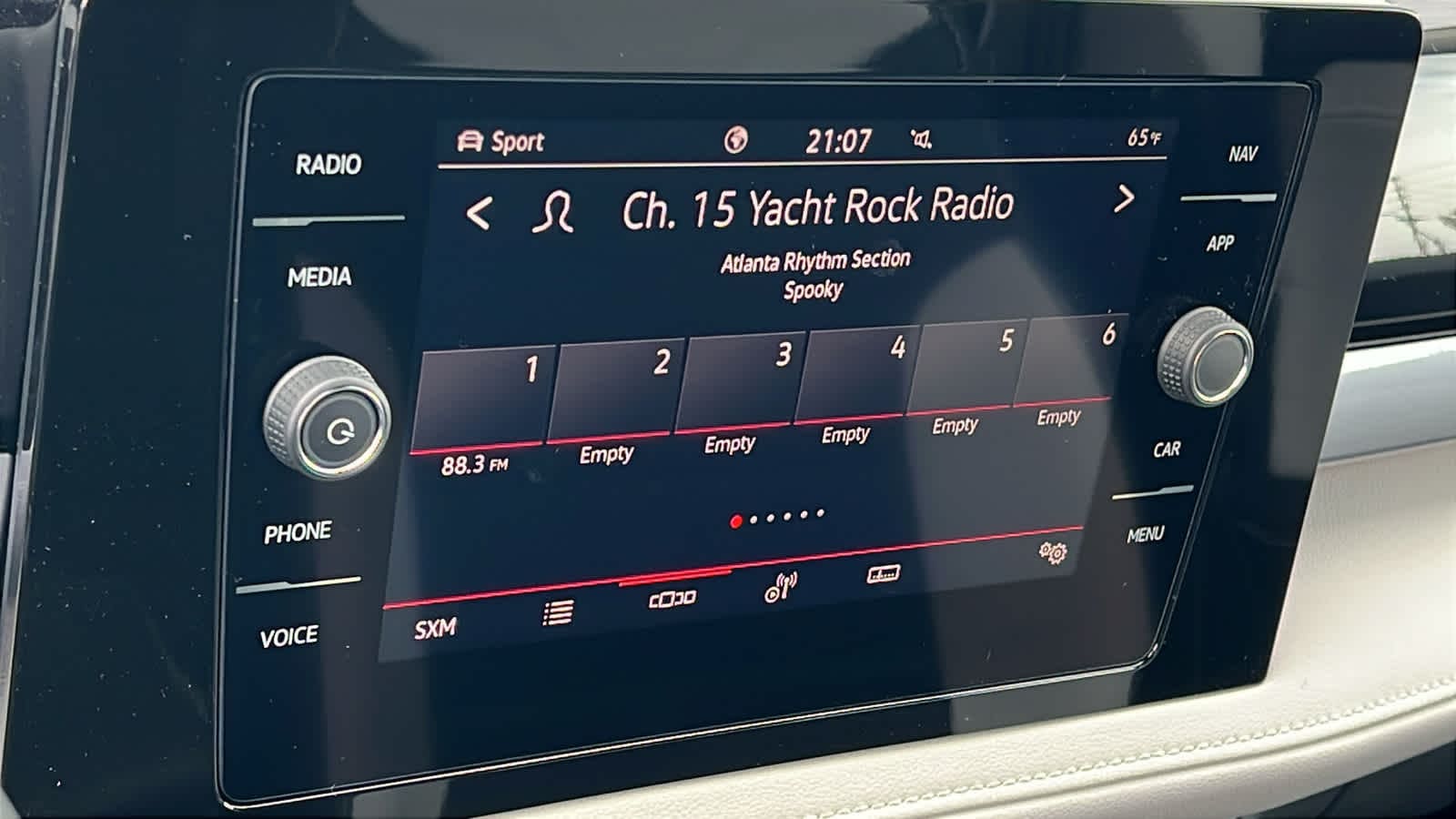 Thumbnail: 2025 Volkswagen Taos - 15