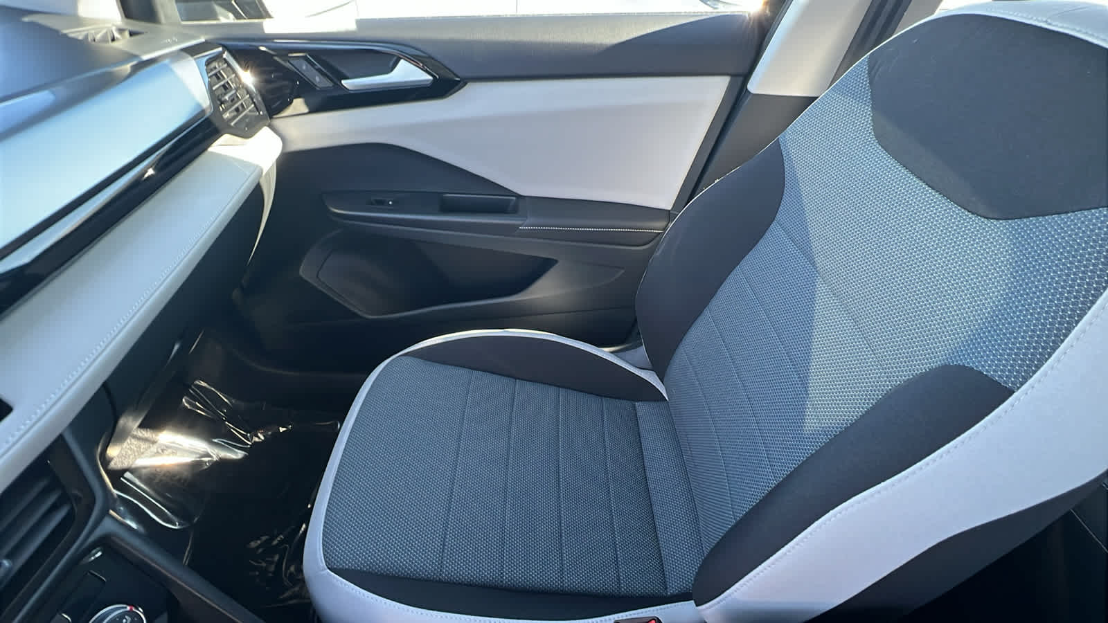 Thumbnail: 2025 Volkswagen Taos - 12