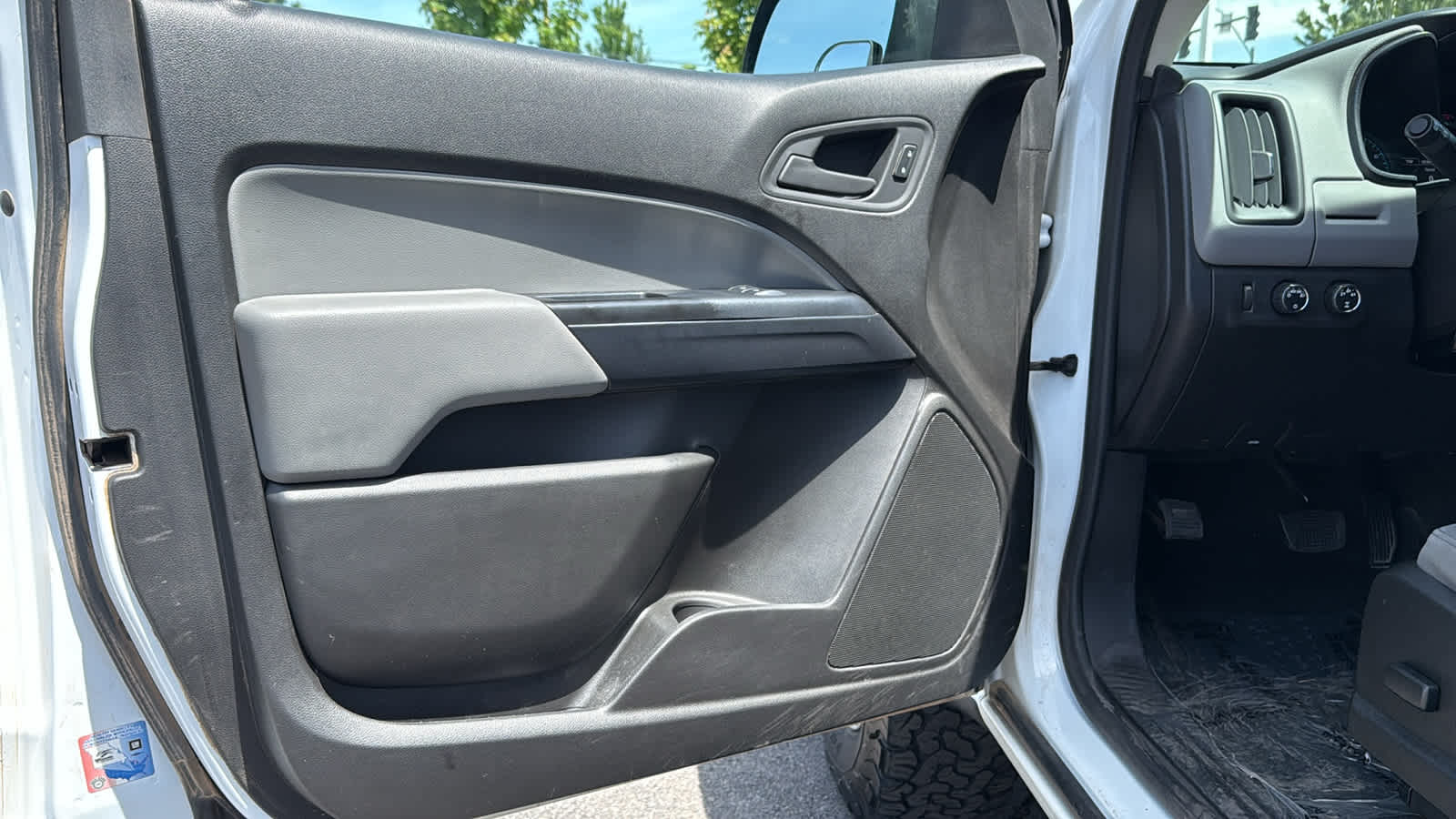 Thumbnail: 2016 Chevrolet Colorado - 21
