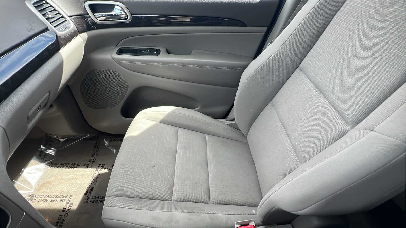 Thumbnail: 2012 Jeep Grand Cherokee - 12