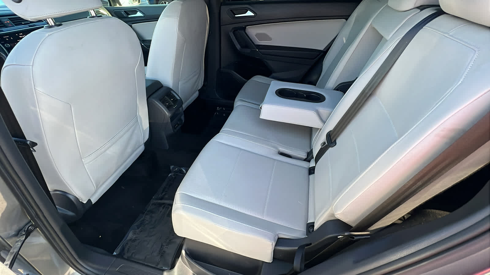 Thumbnail: 2020 Volkswagen Tiguan - 24