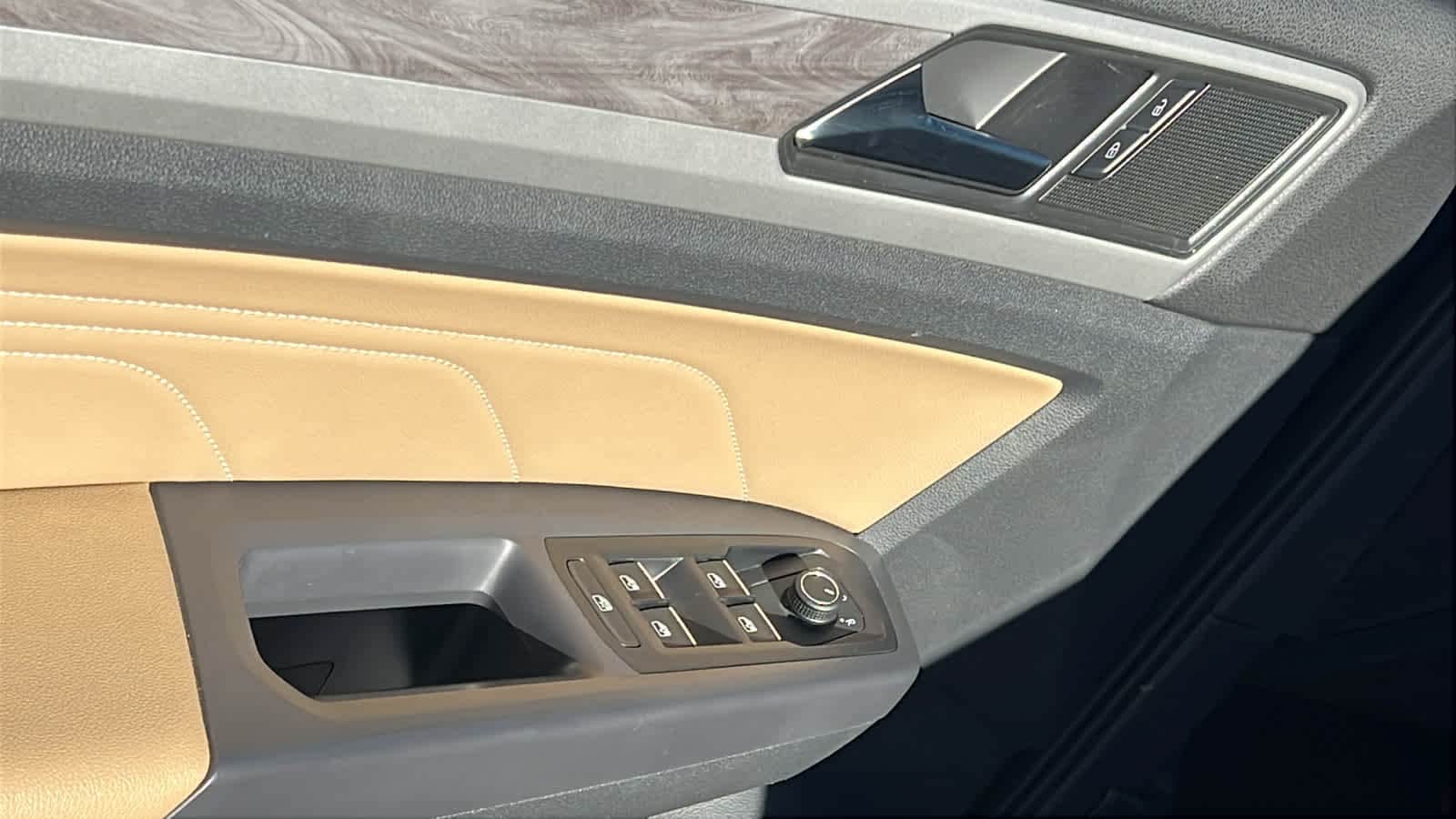 Thumbnail: 2021 Volkswagen Atlas - 22