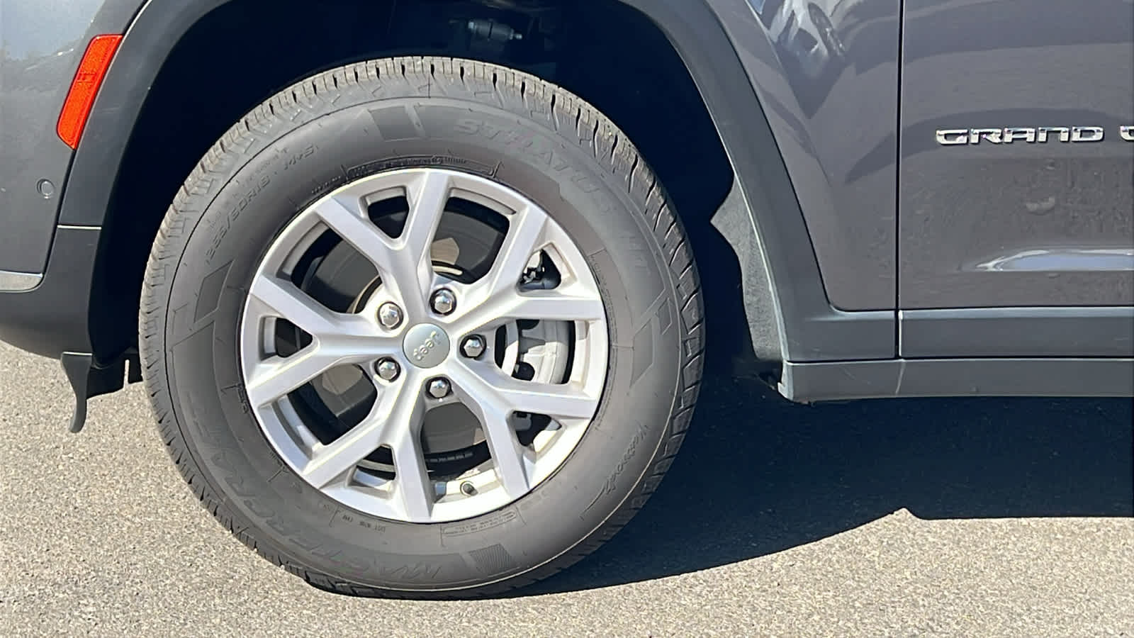 Thumbnail: 2022 Jeep Grand Cherokee - 9