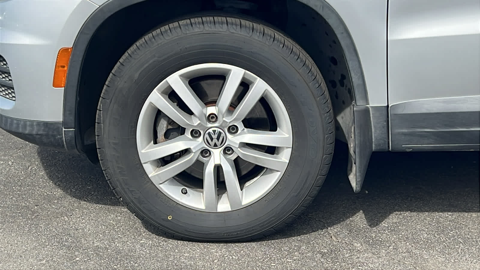 Thumbnail: 2013 Volkswagen Tiguan - 9