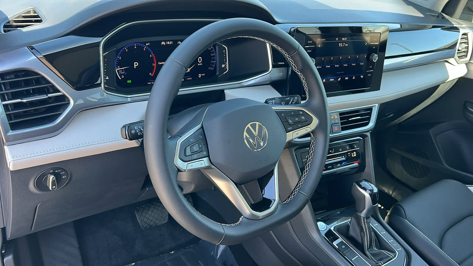 Thumbnail: 2025 Volkswagen Taos - 10