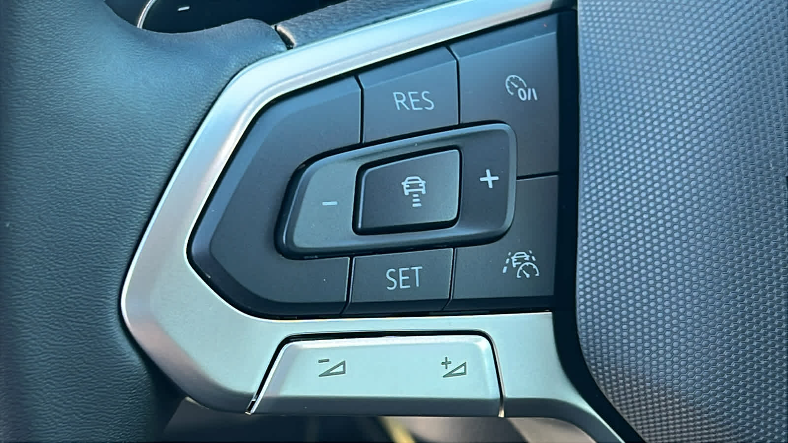 Thumbnail: 2025 Volkswagen Atlas - 29