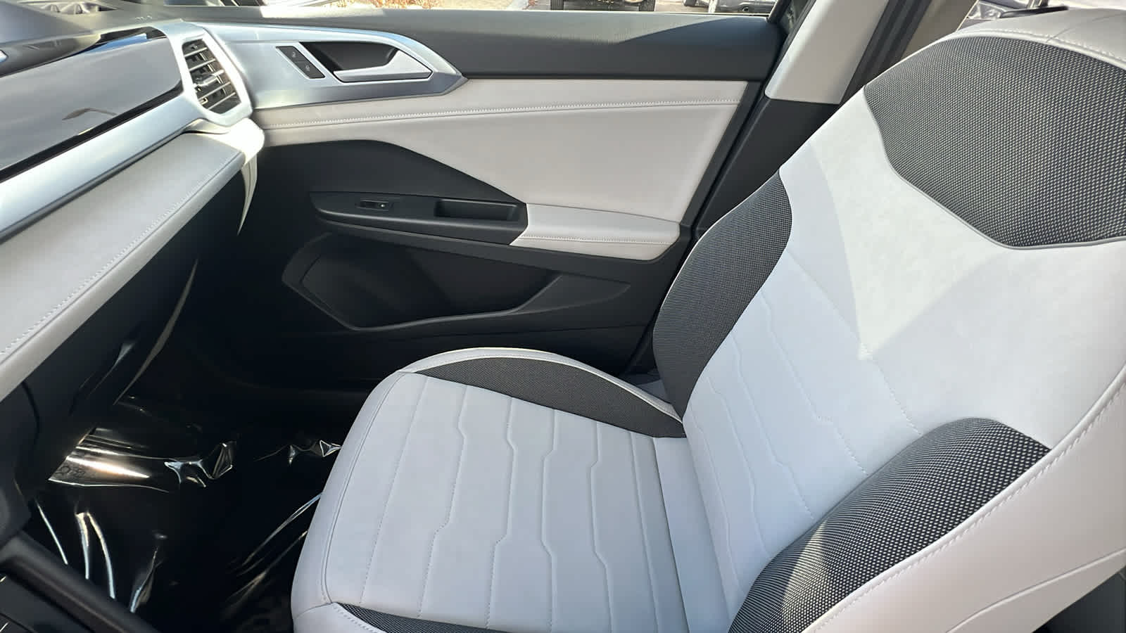 Thumbnail: 2026 Volkswagen Taos - 12