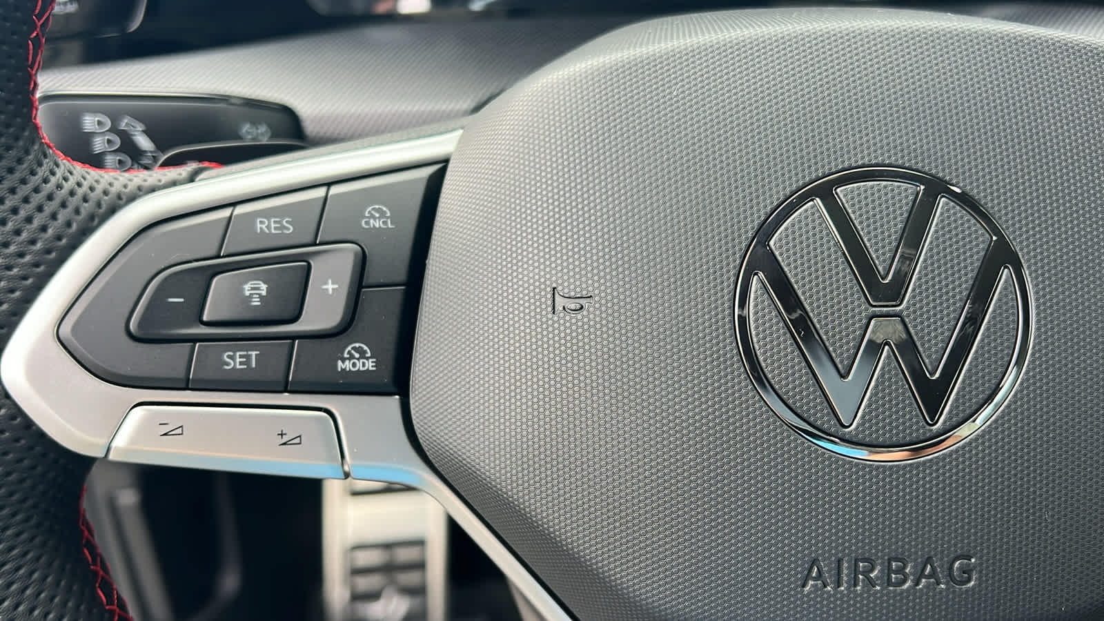 Thumbnail: 2025 Volkswagen Golf - 19