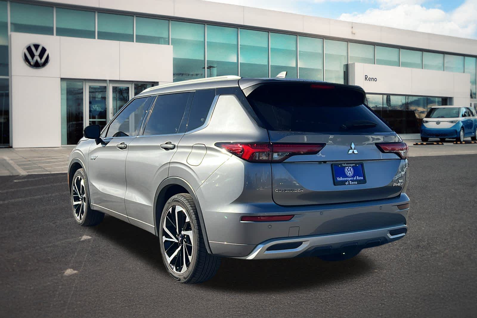 Thumbnail: 2023 Mitsubishi Outlander - 7