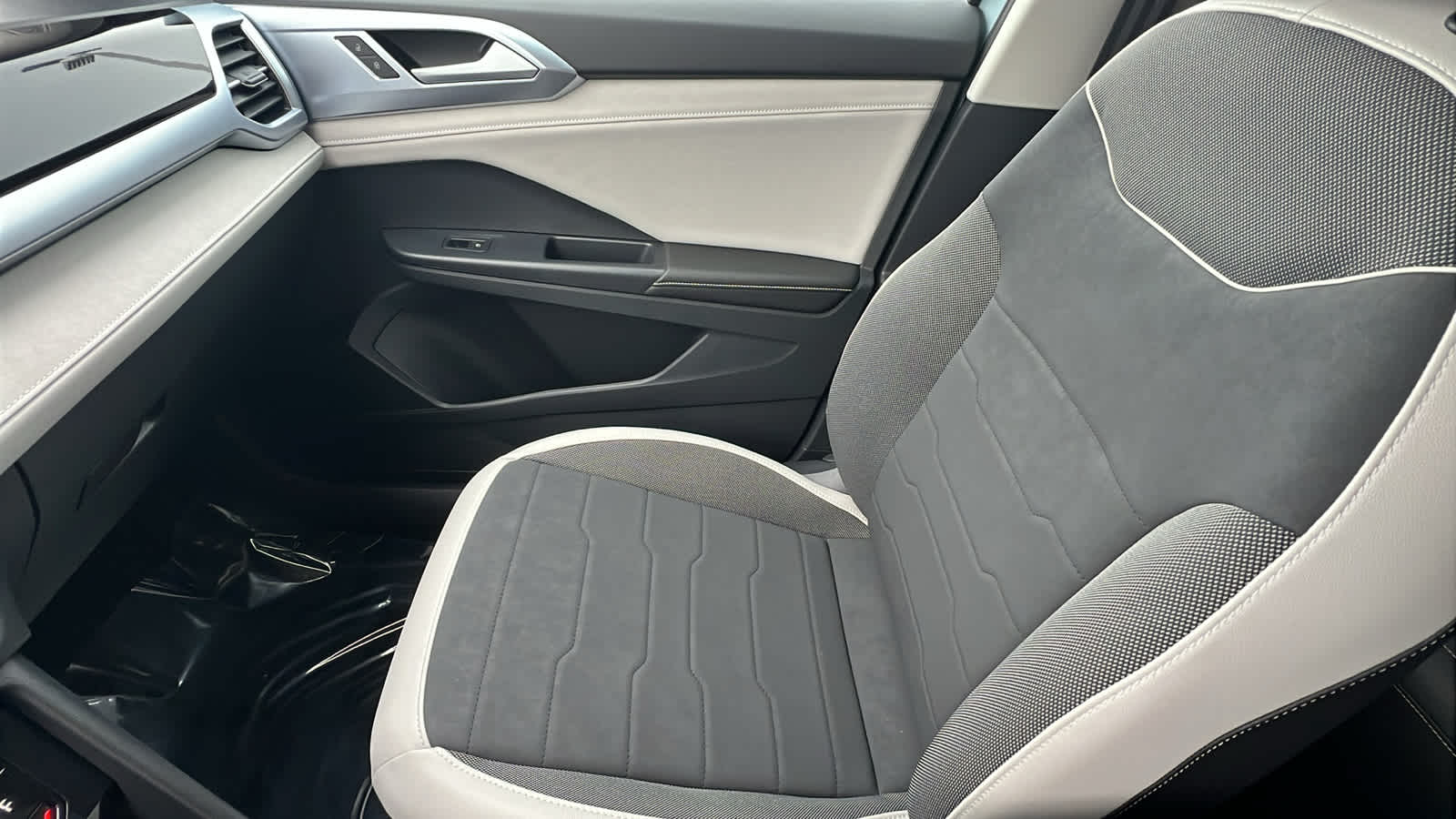 Thumbnail: 2026 Volkswagen Taos - 12