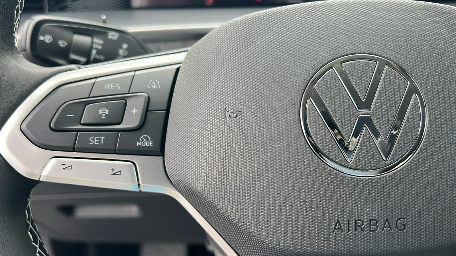 Thumbnail: 2025 Volkswagen Tiguan - 19