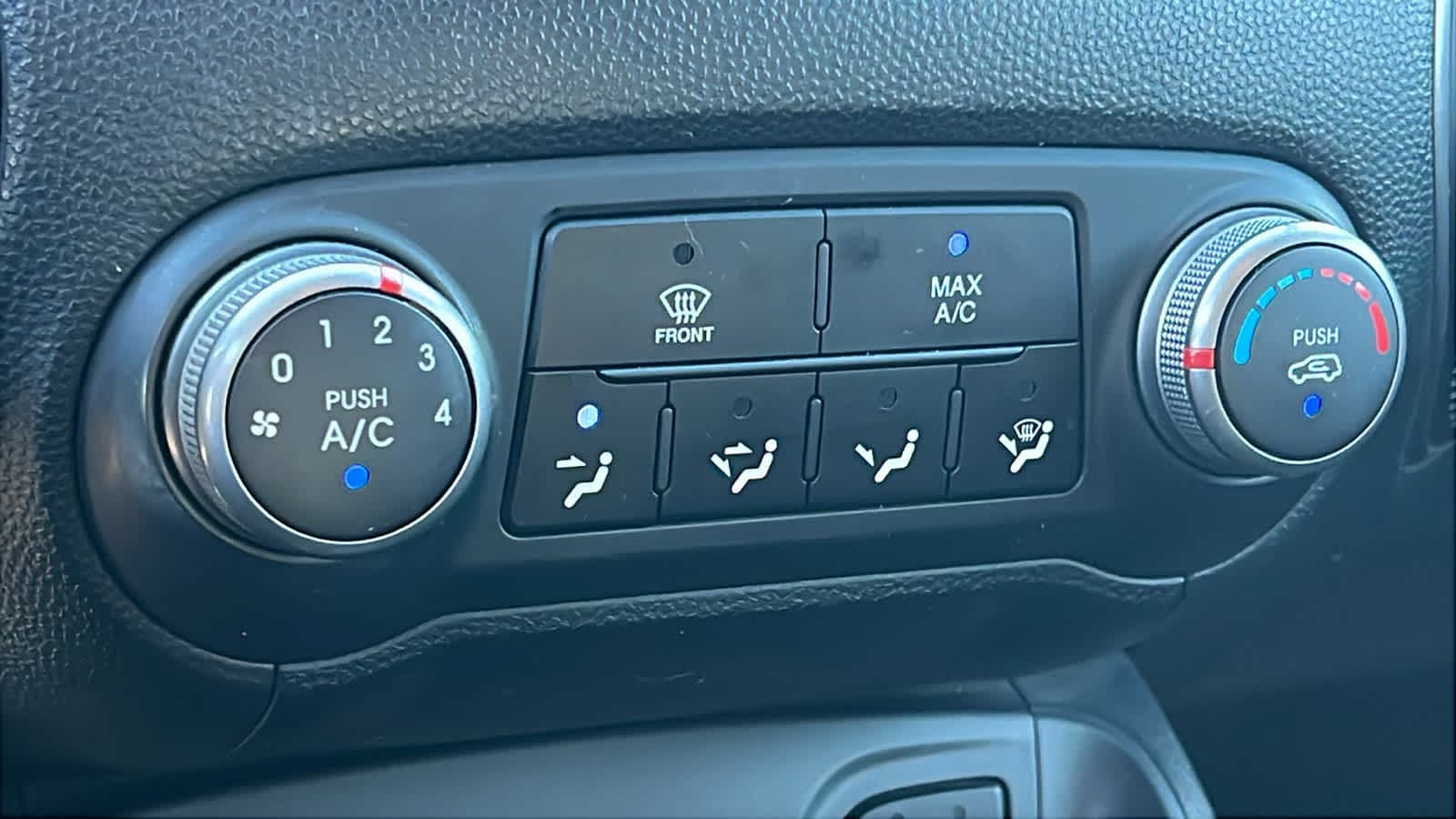 Thumbnail: 2015 Hyundai Tucson - 14